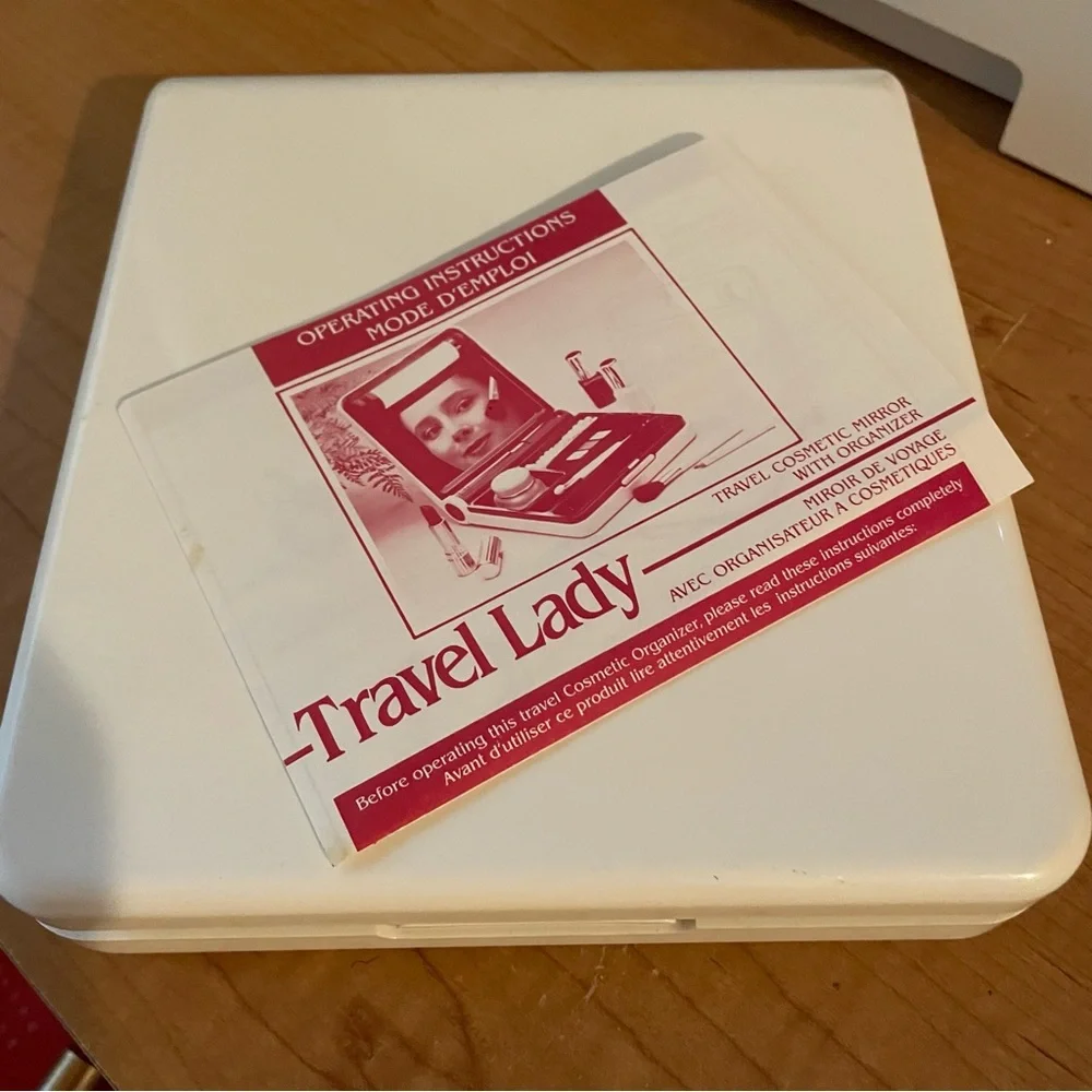 Vintage 1960’s Travel Lady Portable Lighted Makeup Mirror Cosmetic Travel Case